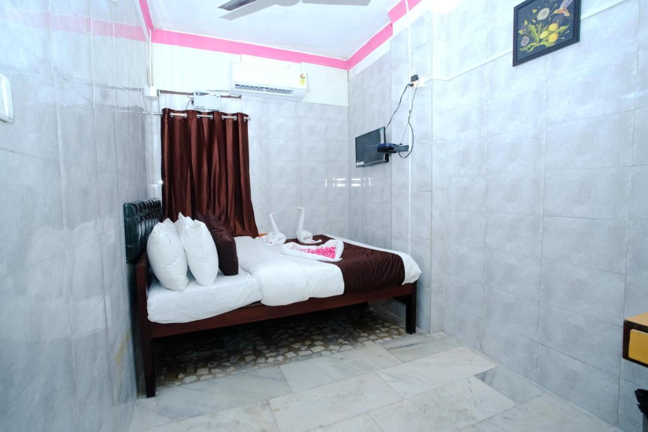 Hotel Aum Karthikeya Residency - Near Railway Station